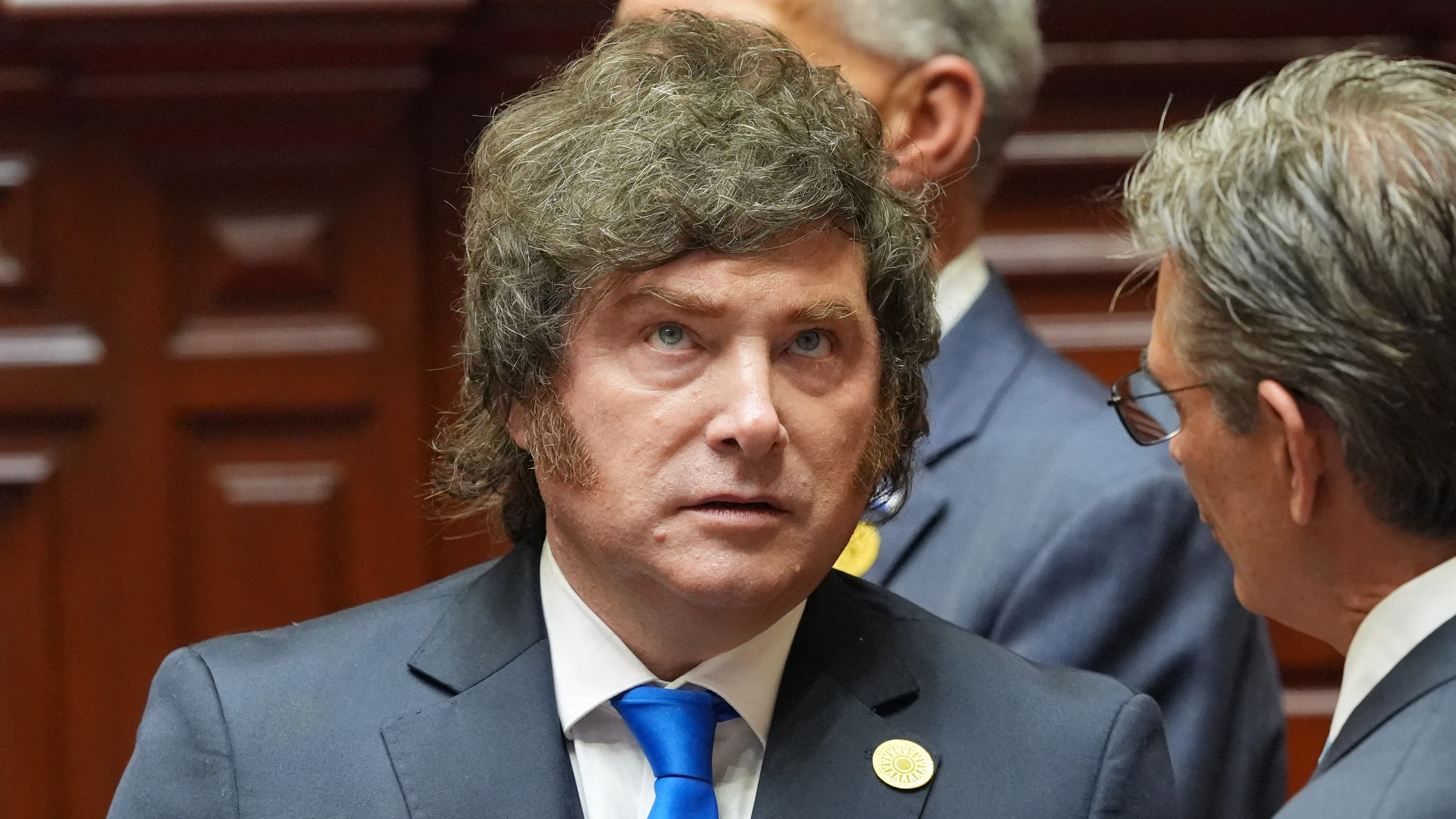 阿根廷总统米莱签署新法令:禁止煽动仇恨外国人入境,世界杯后反阿情绪成导火索