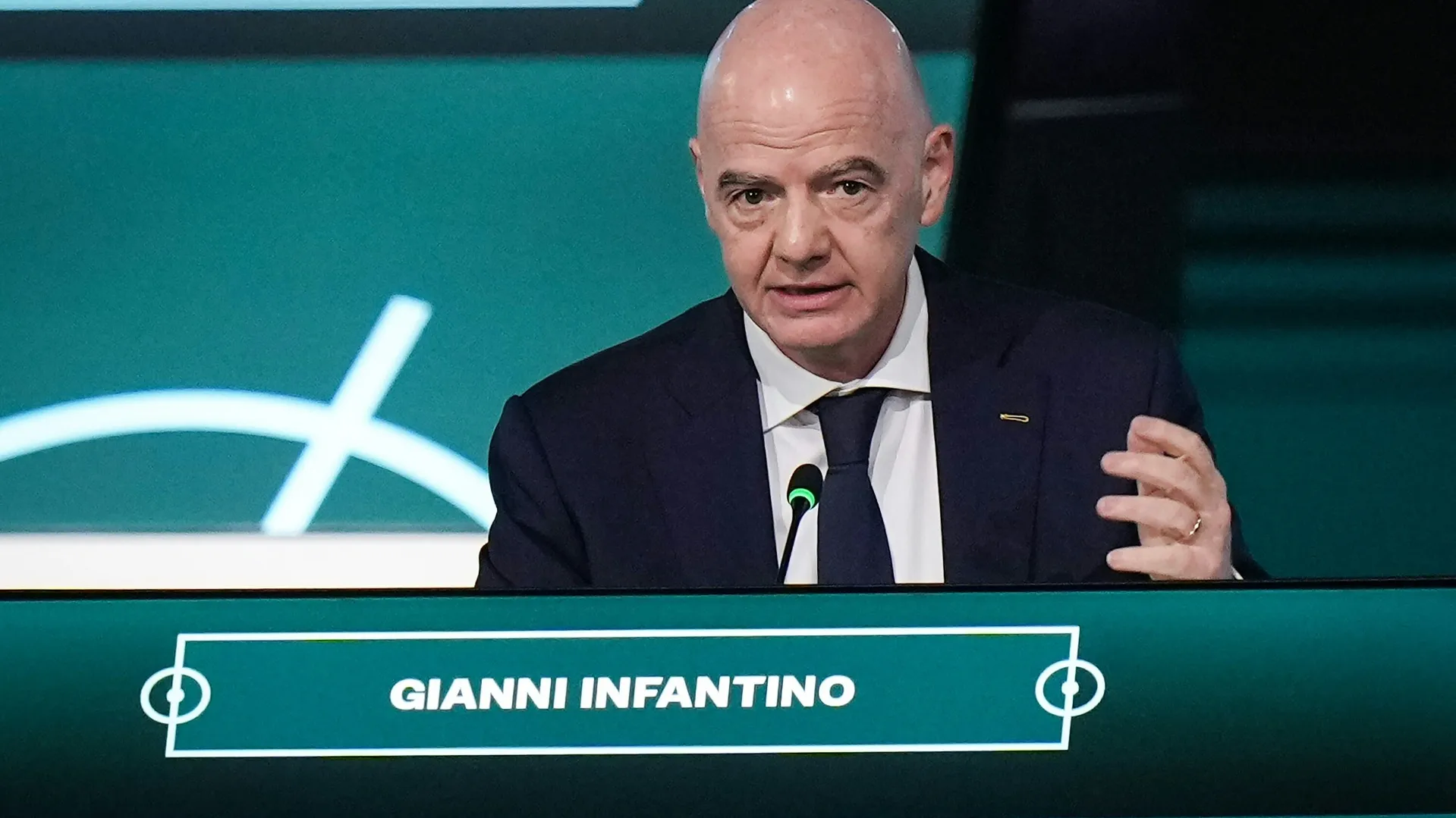 FIFA内部哗变:员工集体发声要求因凡蒂诺下课,世界杯功臣倒戈