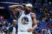 灵光一闪送妙传！穆迪抢下前场篮板 背后妙传助攻桑托斯上篮打进