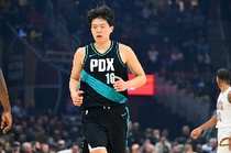 杨瀚森:来NBA还没跳过球 上半场缩手缩脚&不适应节奏和对抗