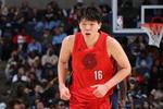 开拓者媒体人:杨瀚森不出3年会被踢出联盟 竟然还有人吹捧他?