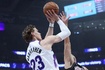 高级货双塔！马尔卡宁砍33+16+5+4断 菲利波夫斯基13中9砍25+9