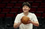 14分!媒体人:杨瀚森登场就会有贡献 有球在手就是球队最大威胁