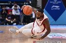 主攻手！诺威尔半场9中5砍最高15分 罚球4中4