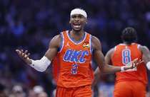 亚历山大闪转腾挪杂耍助攻!NBA巴西官推:这个男人正在施展魔法
