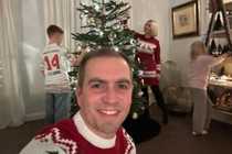 拉姆晒家庭照祝大家圣诞快乐，儿子身穿路易斯·迪亚斯球衣入境