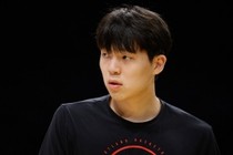 杨毅:杨瀚森的沉退过于靠内 对方甚至到罚球线了他还在篮下