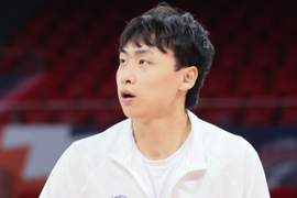新疆代理主帅：球队传统是强硬防守 但最近消失了 齐麟还走不了路