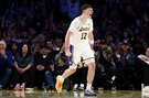 就差5分了！拉拉维亚三分命中后詹姆斯篮下打中 湖人打停灰熊
