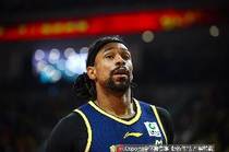 媒体人：没包夹给萨林杰打 他肯定进 深圳关键时刻没团队只有个人