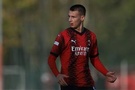 记者：米兰正和莱切评估卡马达回归一事，球员肩伤较为严重