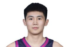 手感冰凉！李悦洲半场6投0中一分未得 拿到2篮板1助攻