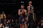 Skip：詹姆斯今天表现还不如布朗尼 但湖人30分惨败于大残阵骑士