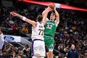 天下谁人不识君！弗拉格爆砍49分 创NBA历史青少年单场得分纪录