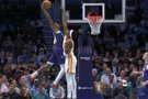 真是抡圆了！米勒突破单臂舒展暴力隔扣奥孔武