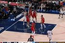 擎天一柱！米西篮下暴起排球大帽乔丹·米勒上篮