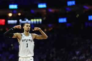 独角兽！文班亚马第15次单场至少4帽&进4个三分 NBA历史第一