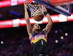 砍瓜切菜！布克三节25中13砍赛季单场新高41分 罚球11中11