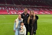 卡塞米罗晒家人在老特拉福德合影：享受每个时刻