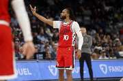 险些伤退！加兰19中10&6记三分拿下30分5助攻 崴脚受伤