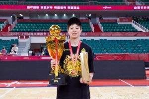 荣膺FMVP！李缘晒照：安静地做 成功了说！???