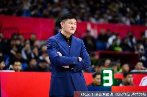 记者:广州想赢怕输加上体能不行彻底垮了 杜锋找到对手内线软肋