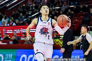 媒体人:山东每个位置都处于劣势 G1能打那么胶着确实是奇迹