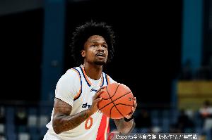 解说:今天的古德温简直无解 北京面对上海的压迫性防守打得糟糕